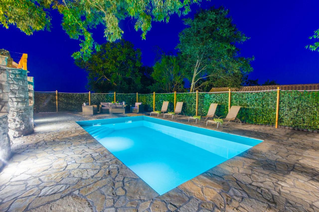 Luxury House Ivan With 4 Bedrooms Divojevici Exterior foto